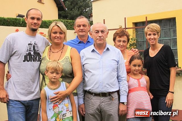 Zdjęcie w galerii na portalu naszraciborz.pl: Artur Noga z wizytą w domu wiadomości z regionu