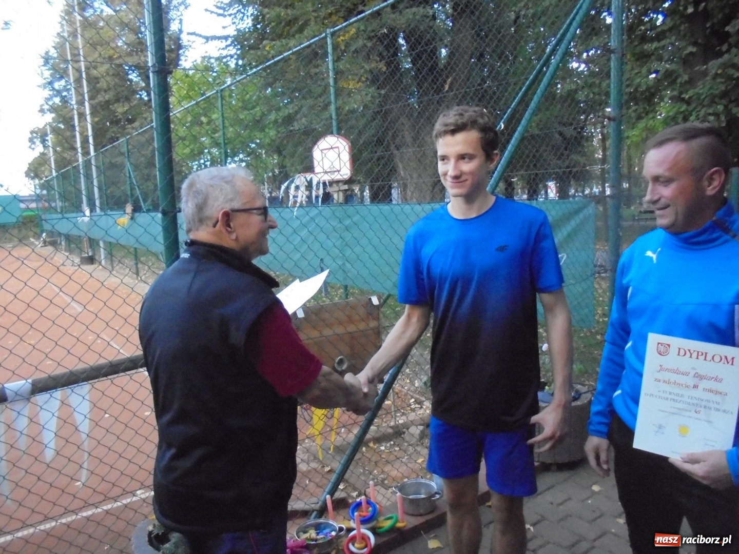 Zdjęcie w galerii na portalu naszraciborz.pl: Tenisowy turniej na kortach Rafako za nami wiadomości z regionu