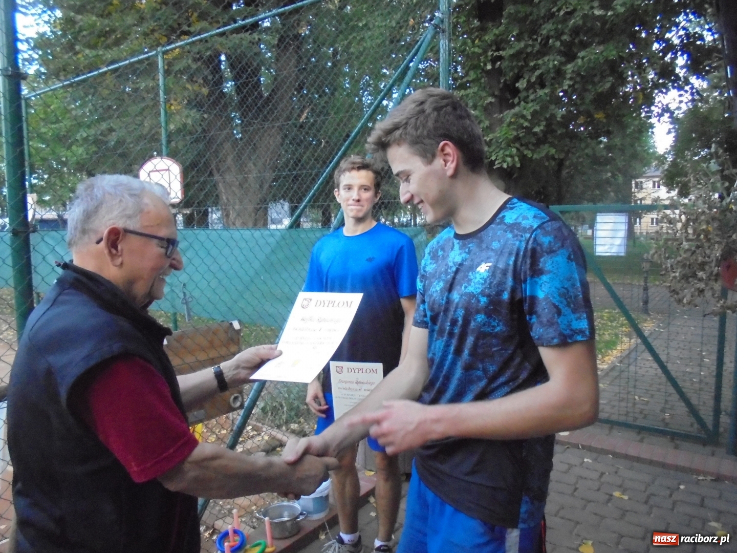 Zdjęcie w galerii na portalu naszraciborz.pl: Tenisowy turniej na kortach Rafako za nami wiadomości z regionu