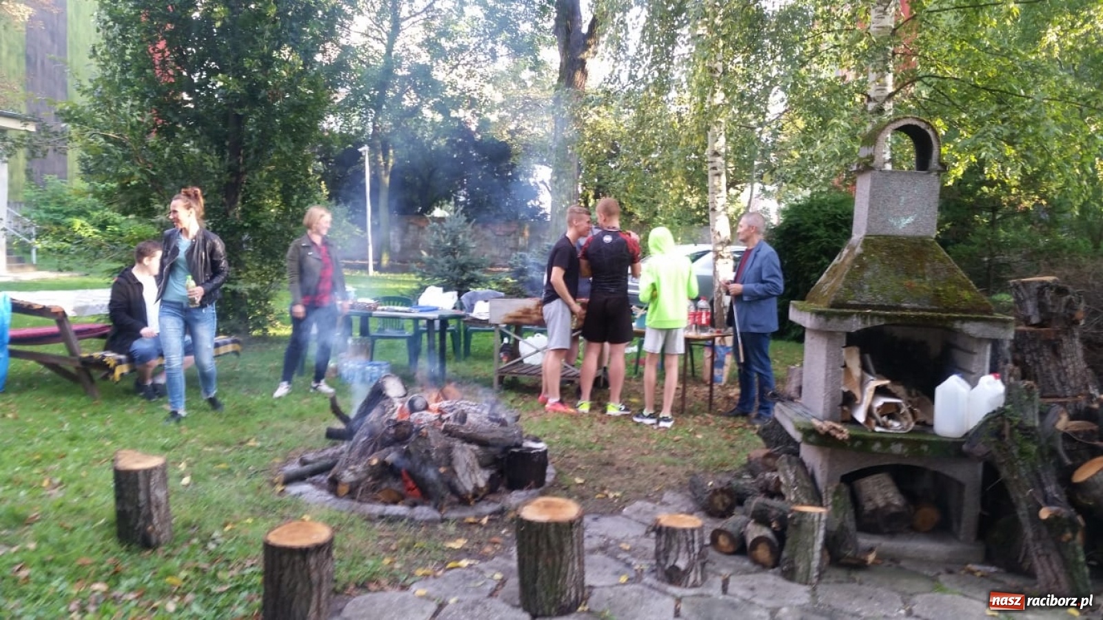 Zdjęcie w galerii na portalu naszraciborz.pl: Jesienne grillowanie w szkole dla niesłyszących wiadomości z regionu