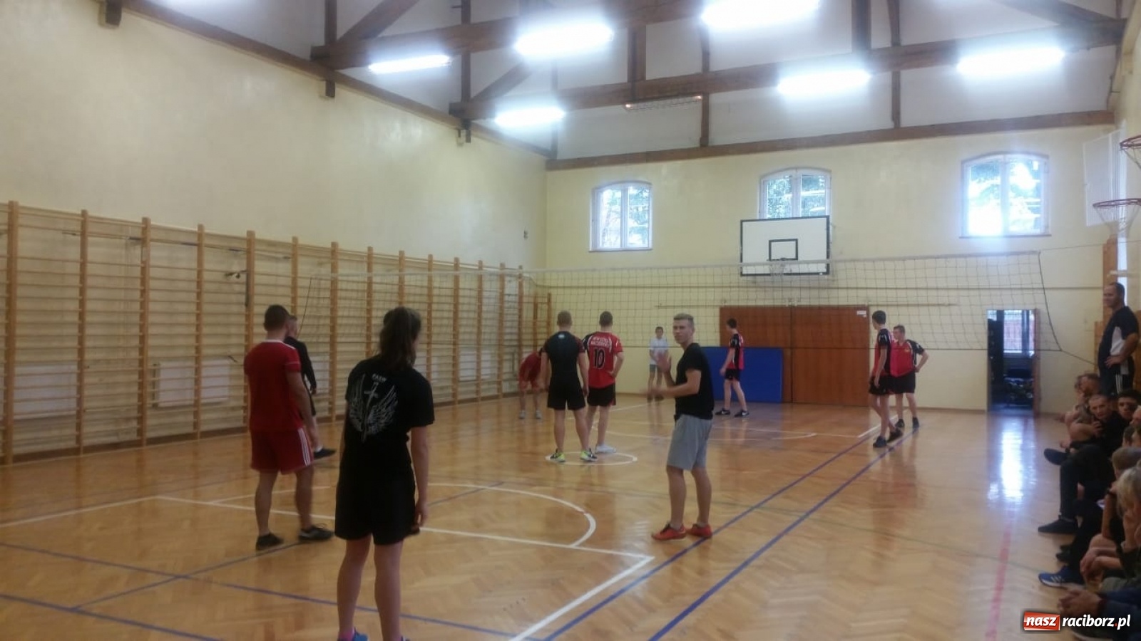 Zdjęcie w galerii na portalu naszraciborz.pl: Jesienne grillowanie w szkole dla niesłyszących wiadomości z regionu