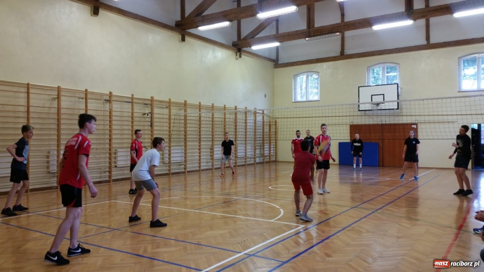 Zdjęcie w galerii na portalu naszraciborz.pl: Jesienne grillowanie w szkole dla niesłyszących wiadomości z regionu