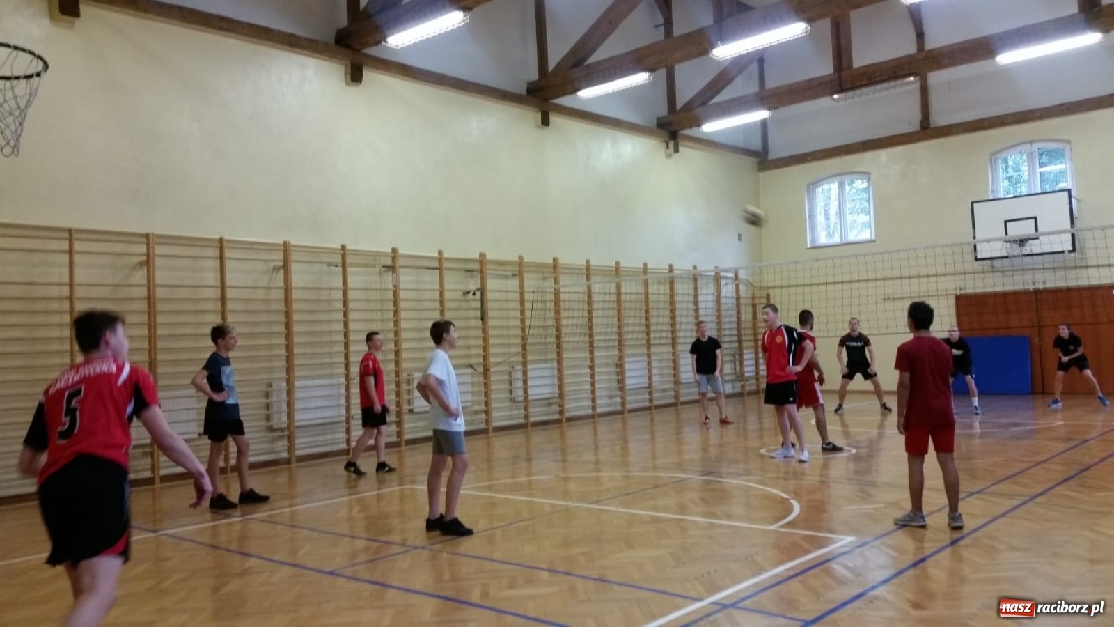 Zdjęcie w galerii na portalu naszraciborz.pl: Jesienne grillowanie w szkole dla niesłyszących wiadomości z regionu