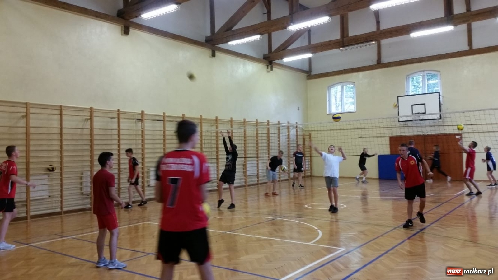 Zdjęcie w galerii na portalu naszraciborz.pl: Jesienne grillowanie w szkole dla niesłyszących wiadomości z regionu