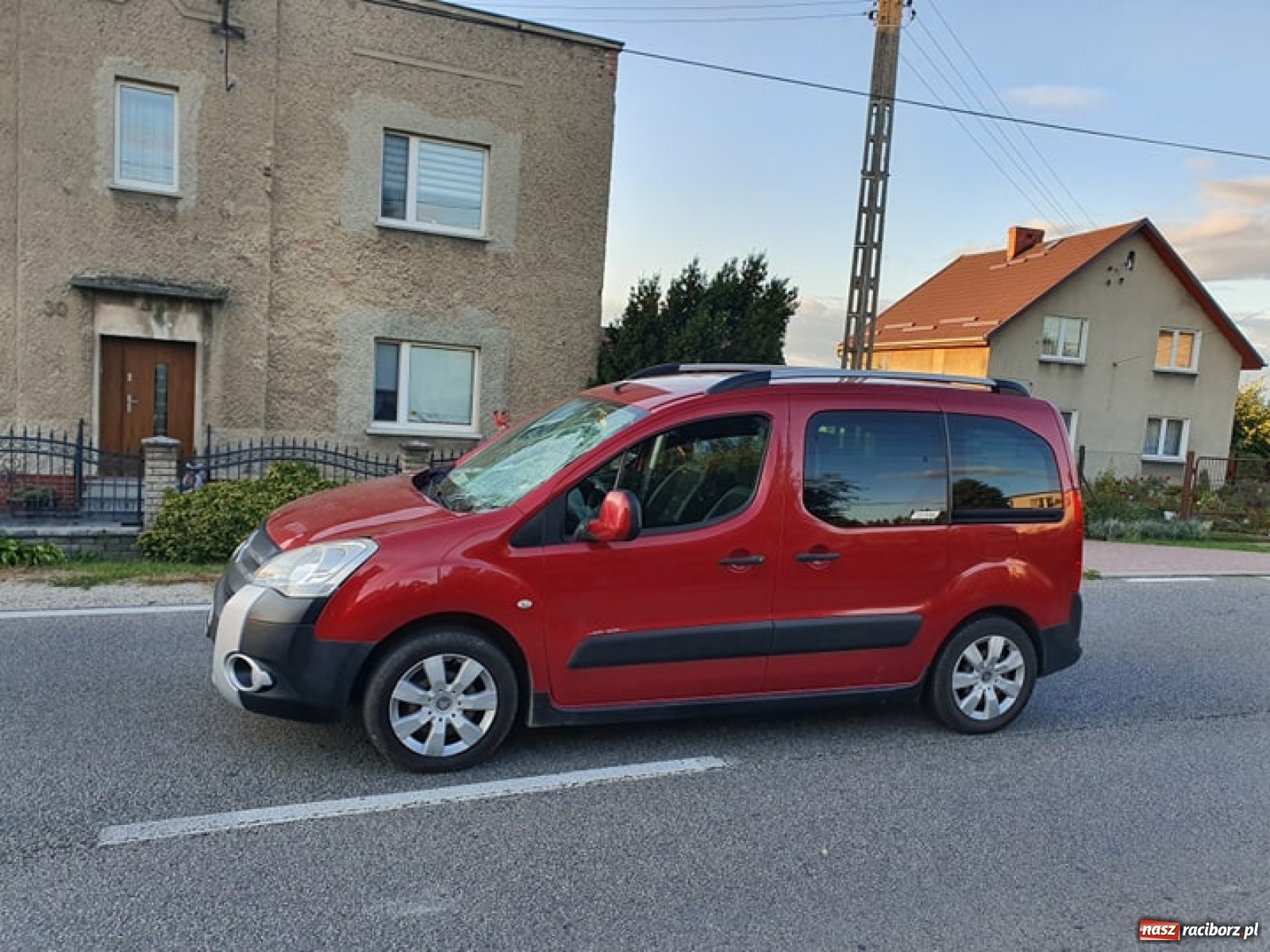 Zdjęcie w galerii na portalu naszraciborz.pl: Policja szuka świadków tego potrącenia  wiadomości z regionu