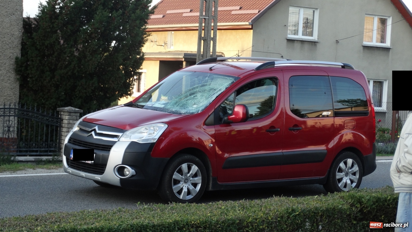 Zdjęcie w galerii na portalu naszraciborz.pl: Policja szuka świadków tego potrącenia  wiadomości z regionu