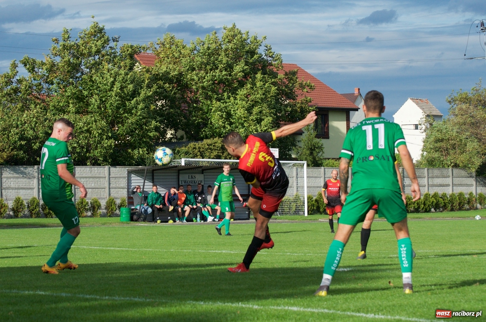 Zdjęcie w galerii na portalu naszraciborz.pl: Klasa okręgowa. Dobra passa piłkarzy Tworkowa trwa [FOTO] wiadomości z regionu