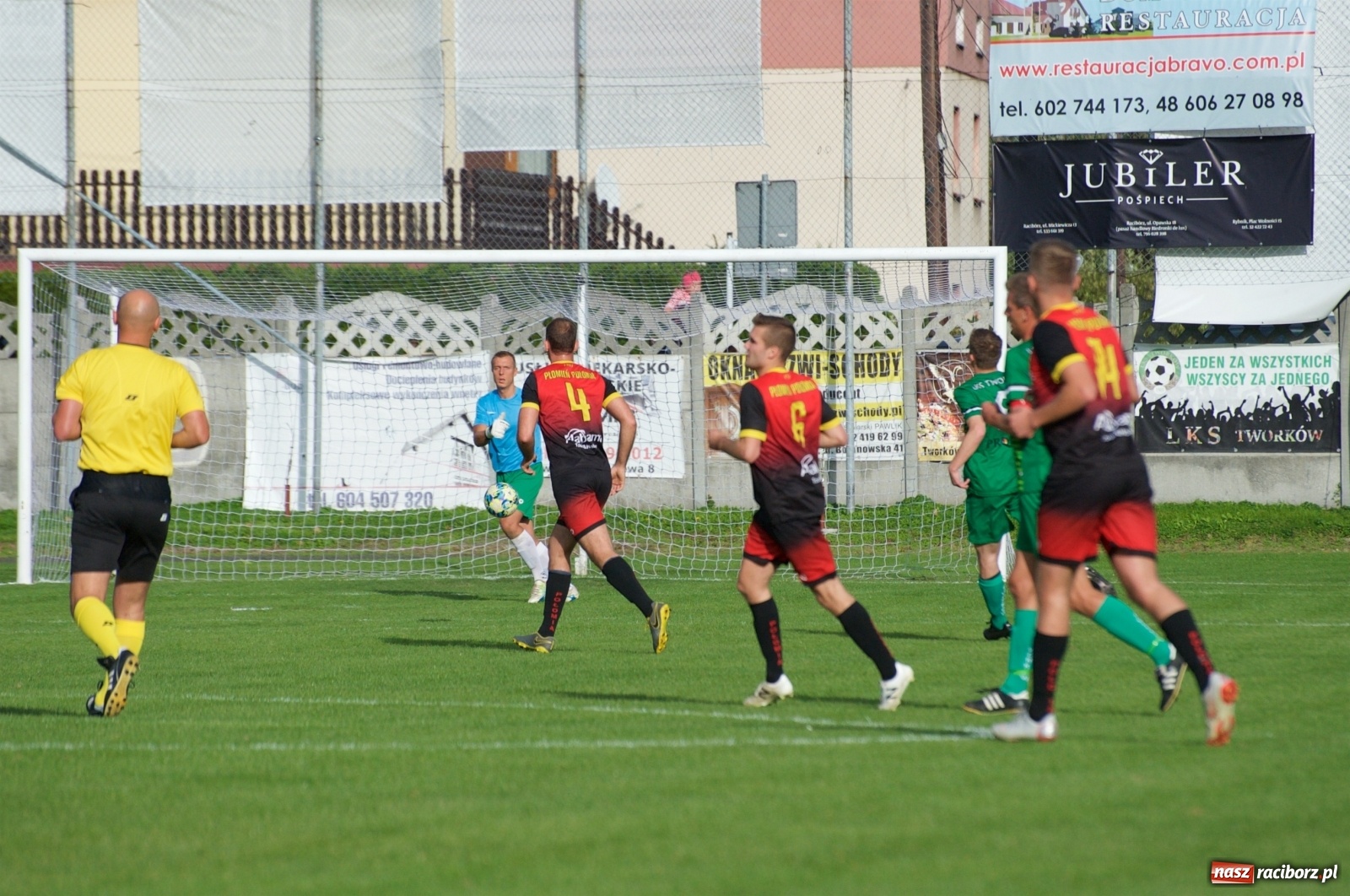 Zdjęcie w galerii na portalu naszraciborz.pl: Klasa okręgowa. Dobra passa piłkarzy Tworkowa trwa [FOTO] wiadomości z regionu