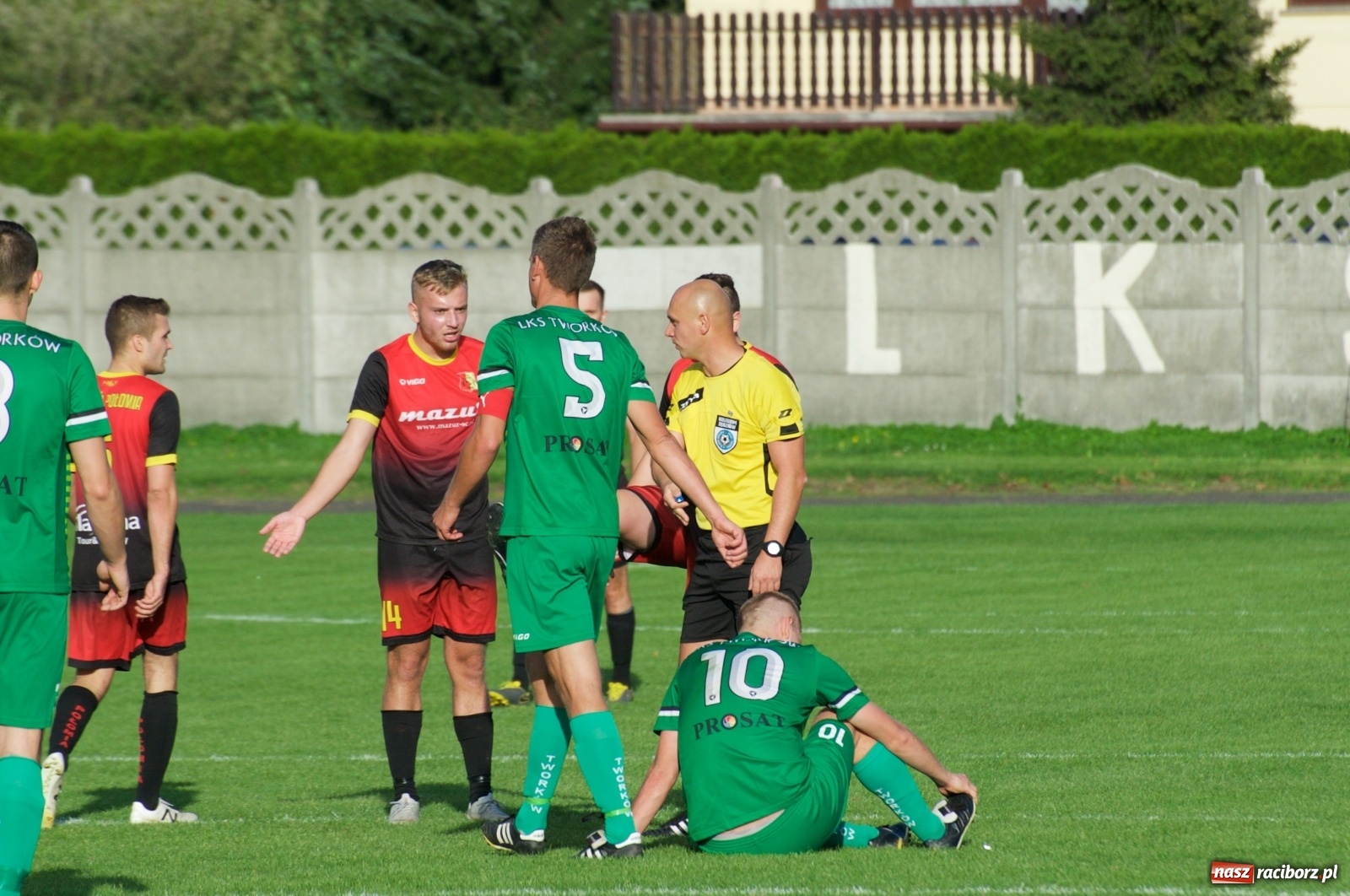 Zdjęcie w galerii na portalu naszraciborz.pl: Klasa okręgowa. Dobra passa piłkarzy Tworkowa trwa [FOTO] wiadomości z regionu