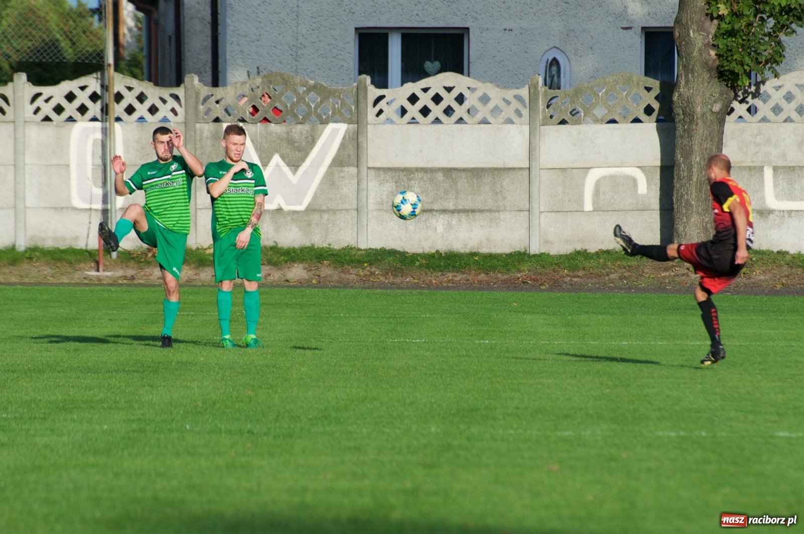 Zdjęcie w galerii na portalu naszraciborz.pl: Klasa okręgowa. Dobra passa piłkarzy Tworkowa trwa [FOTO] wiadomości z regionu