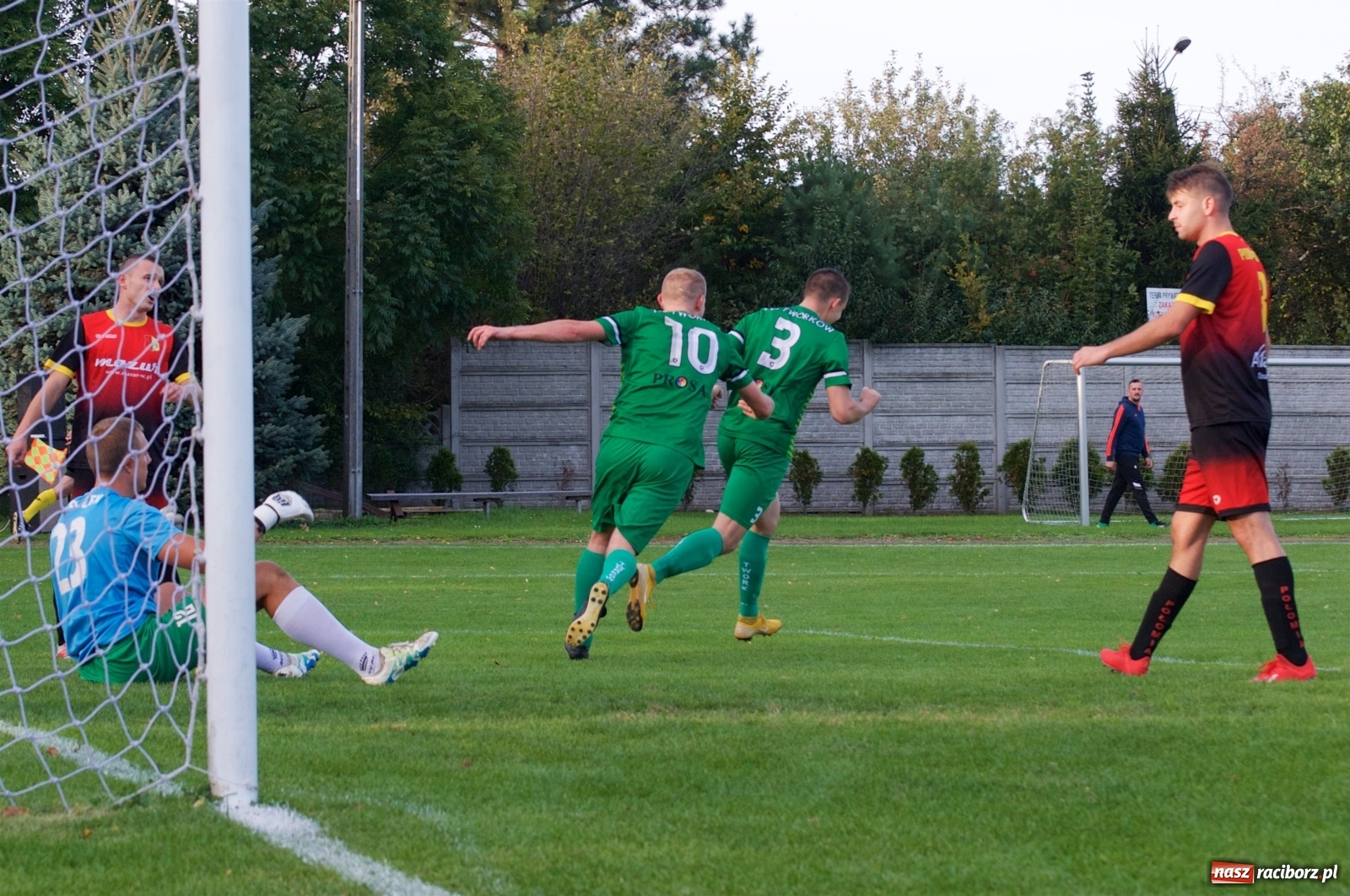 Zdjęcie w galerii na portalu naszraciborz.pl: Klasa okręgowa. Dobra passa piłkarzy Tworkowa trwa [FOTO] wiadomości z regionu