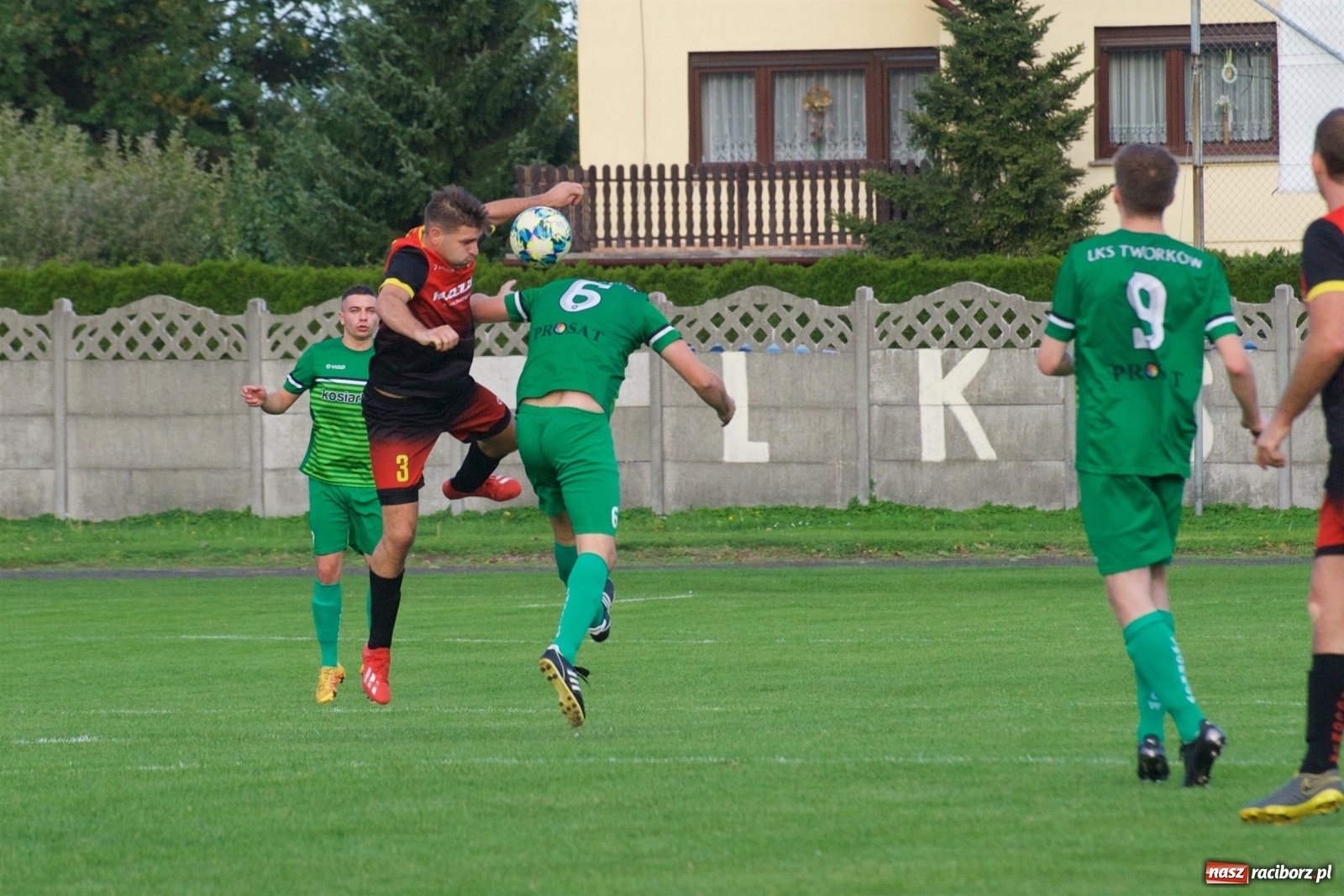 Zdjęcie w galerii na portalu naszraciborz.pl: Klasa okręgowa. Dobra passa piłkarzy Tworkowa trwa [FOTO] wiadomości z regionu