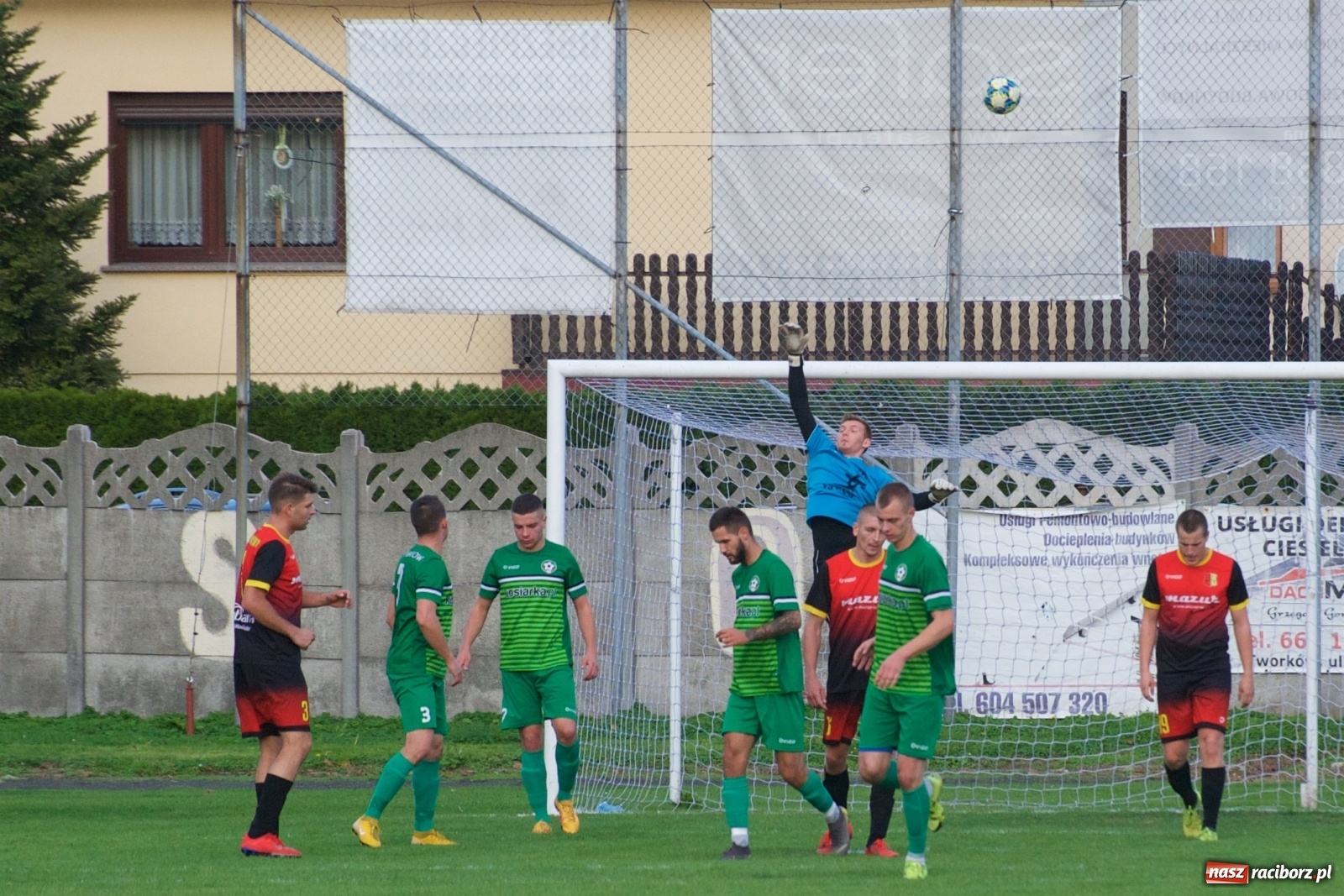 Zdjęcie w galerii na portalu naszraciborz.pl: Klasa okręgowa. Dobra passa piłkarzy Tworkowa trwa [FOTO] wiadomości z regionu