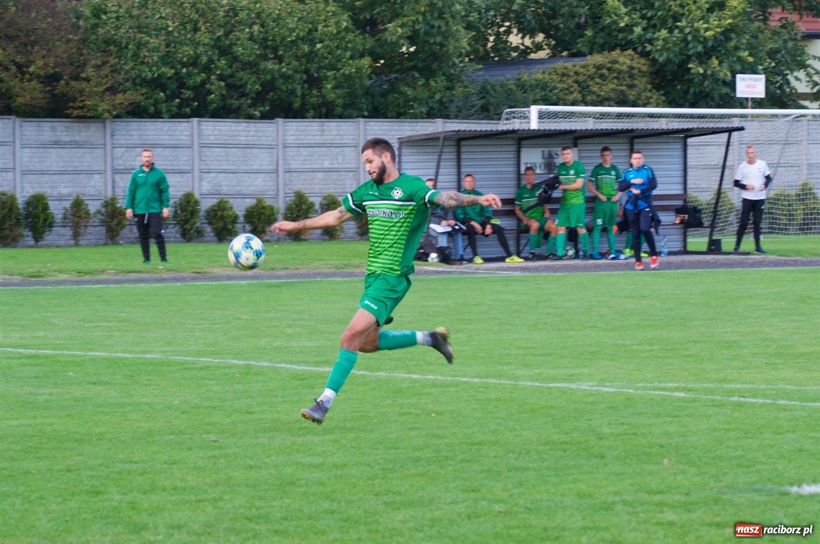 Zdjęcie w galerii na portalu naszraciborz.pl: Klasa okręgowa. Dobra passa piłkarzy Tworkowa trwa [FOTO] wiadomości z regionu