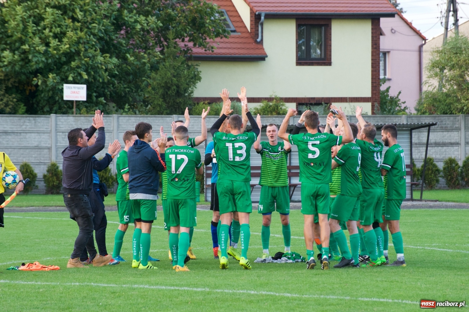 Zdjęcie w galerii na portalu naszraciborz.pl: Klasa okręgowa. Dobra passa piłkarzy Tworkowa trwa [FOTO] wiadomości z regionu