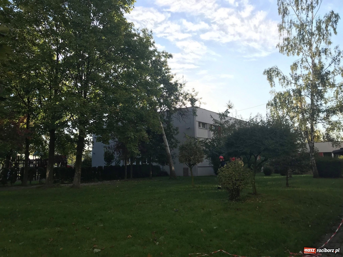 Zdjęcie w galerii na portalu naszraciborz.pl: Strażacka walka ze skutkami wichury wiadomości z regionu