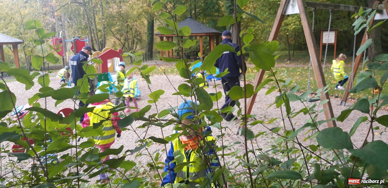 Zdjęcie w galerii na portalu naszraciborz.pl: Przedszkolaki z Rud sprzątały świat wiadomości z regionu