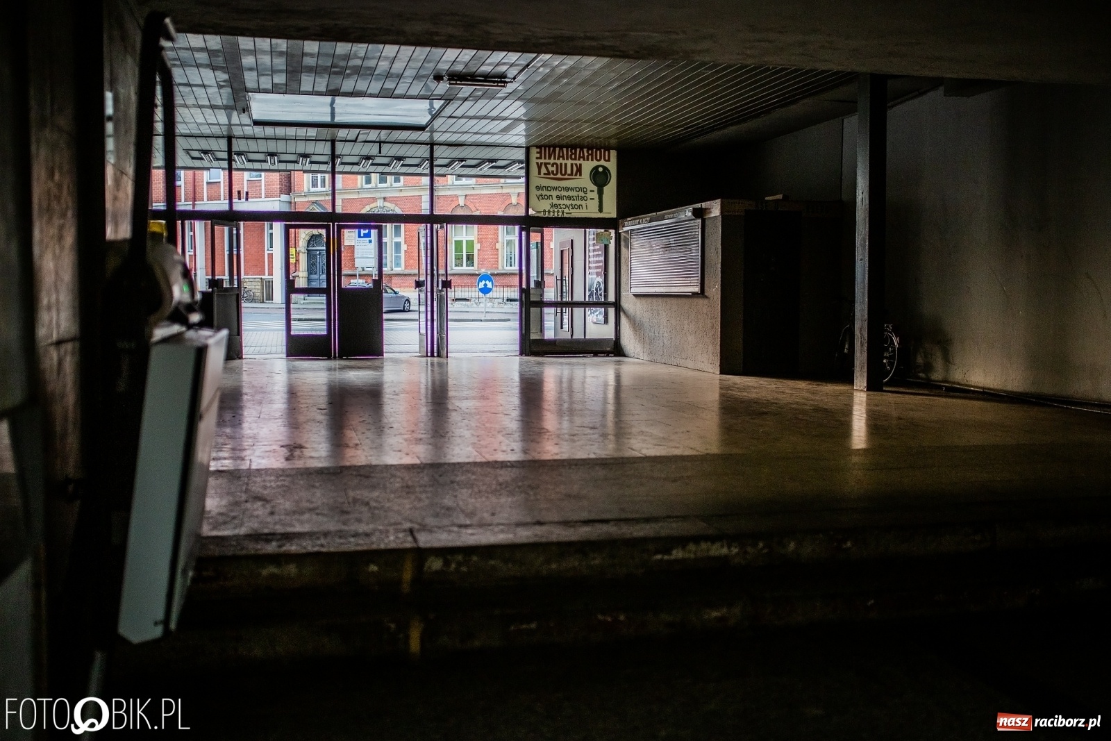 Zdjęcie w galerii na portalu naszraciborz.pl: PKP przygotowuje się do częściowego wyburzenia raciborskiego dworca  wiadomości z regionu