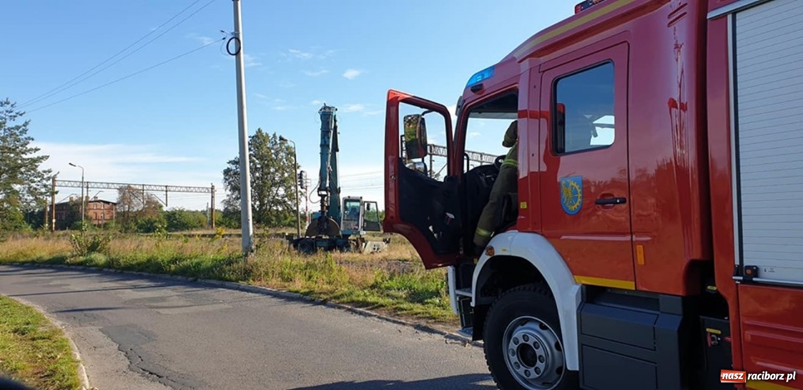 Zdjęcie w galerii na portalu naszraciborz.pl: Pożar koparki w Kuźni Raciborskiej wiadomości z regionu