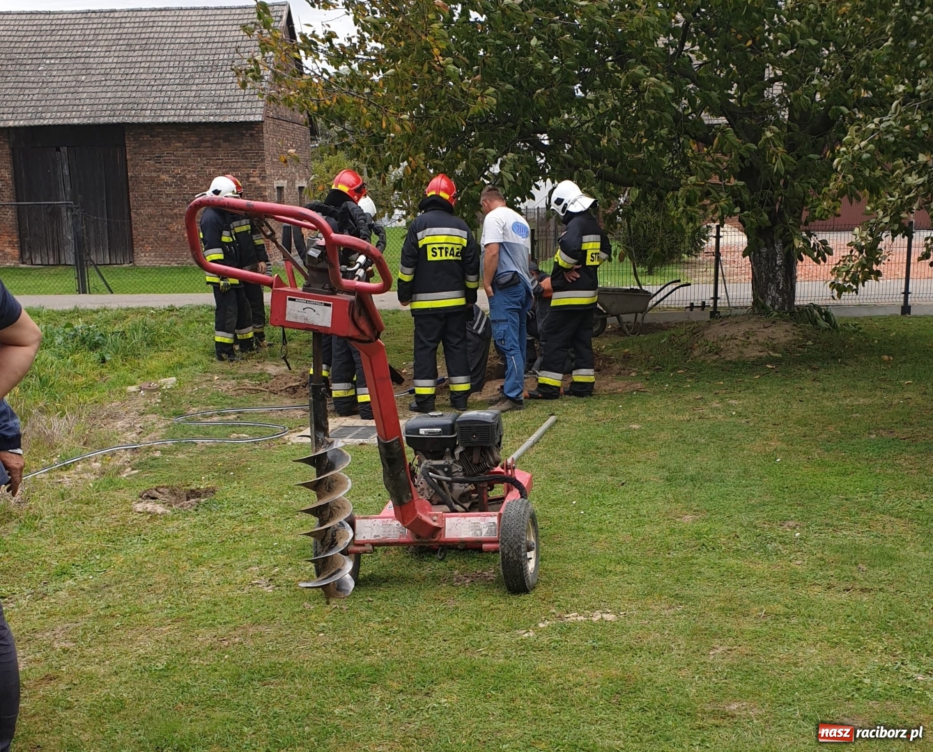 Zdjęcie w galerii na portalu naszraciborz.pl: Przerwany gazociąg w Zabełkowie. Ewakuacja mieszkańców [FOTO]  wiadomości z regionu