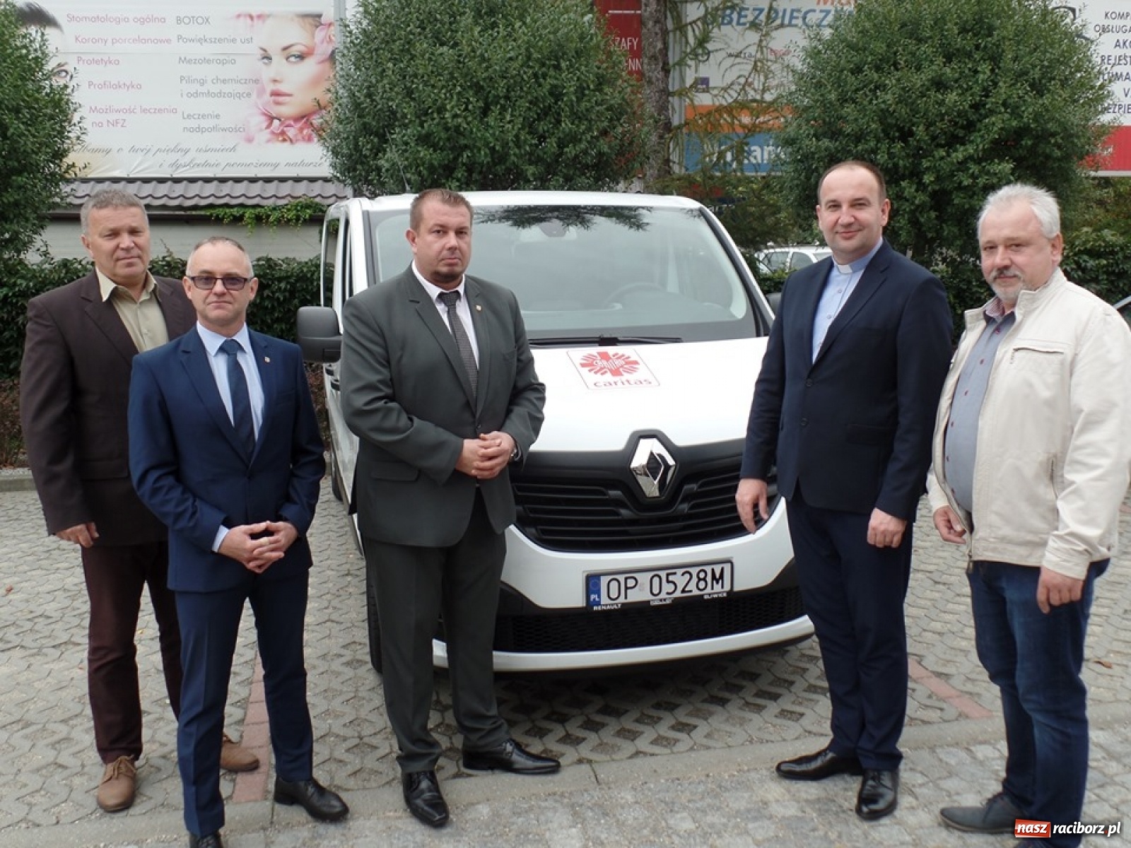 Zdjęcie w galerii na portalu naszraciborz.pl: Świetlica środowiskowa Nadzieja z nowym samochodem wiadomości z regionu