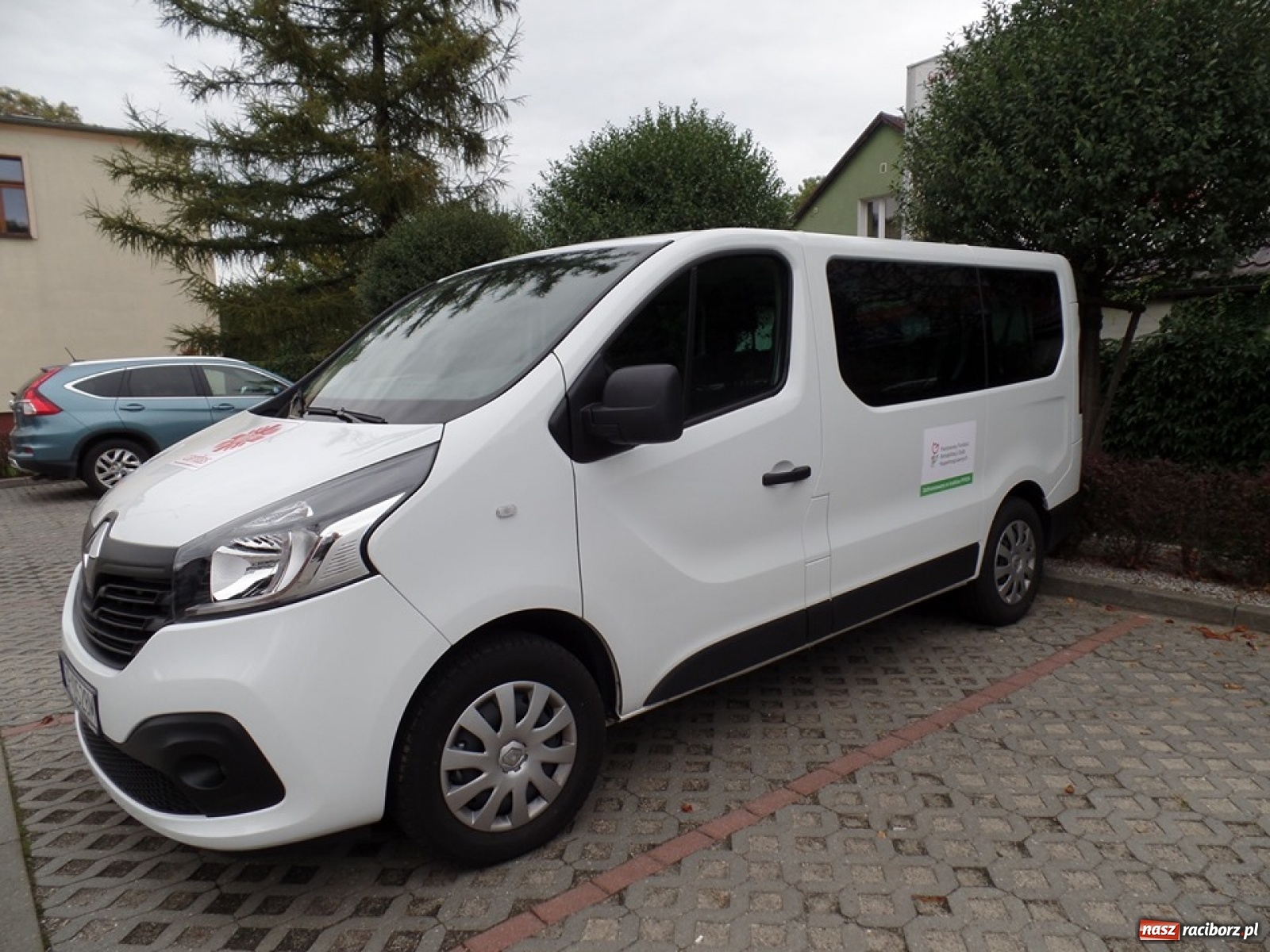 Zdjęcie w galerii na portalu naszraciborz.pl: Świetlica środowiskowa Nadzieja z nowym samochodem wiadomości z regionu