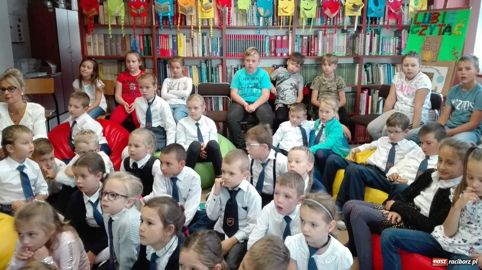 Zdjęcie w galerii na portalu naszraciborz.pl: Ogólnopolski Dzień Głośnego Czytania w SP 1  wiadomości z regionu