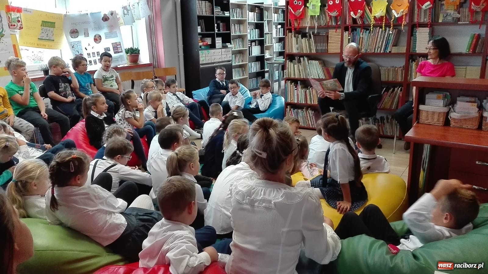 Zdjęcie w galerii na portalu naszraciborz.pl: Ogólnopolski Dzień Głośnego Czytania w SP 1  wiadomości z regionu