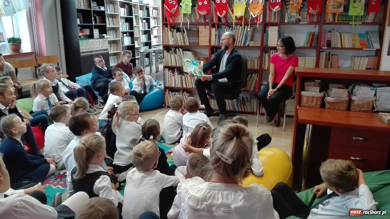 Zdjęcie w galerii na portalu naszraciborz.pl: Ogólnopolski Dzień Głośnego Czytania w SP 1  wiadomości z regionu