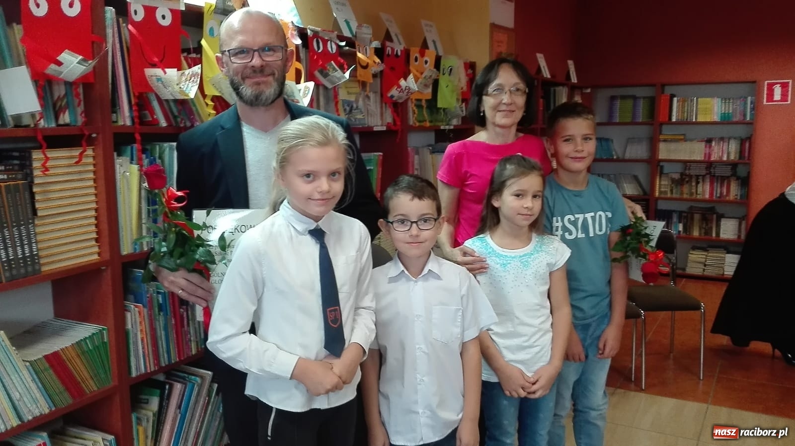 Zdjęcie w galerii na portalu naszraciborz.pl: Ogólnopolski Dzień Głośnego Czytania w SP 1  wiadomości z regionu