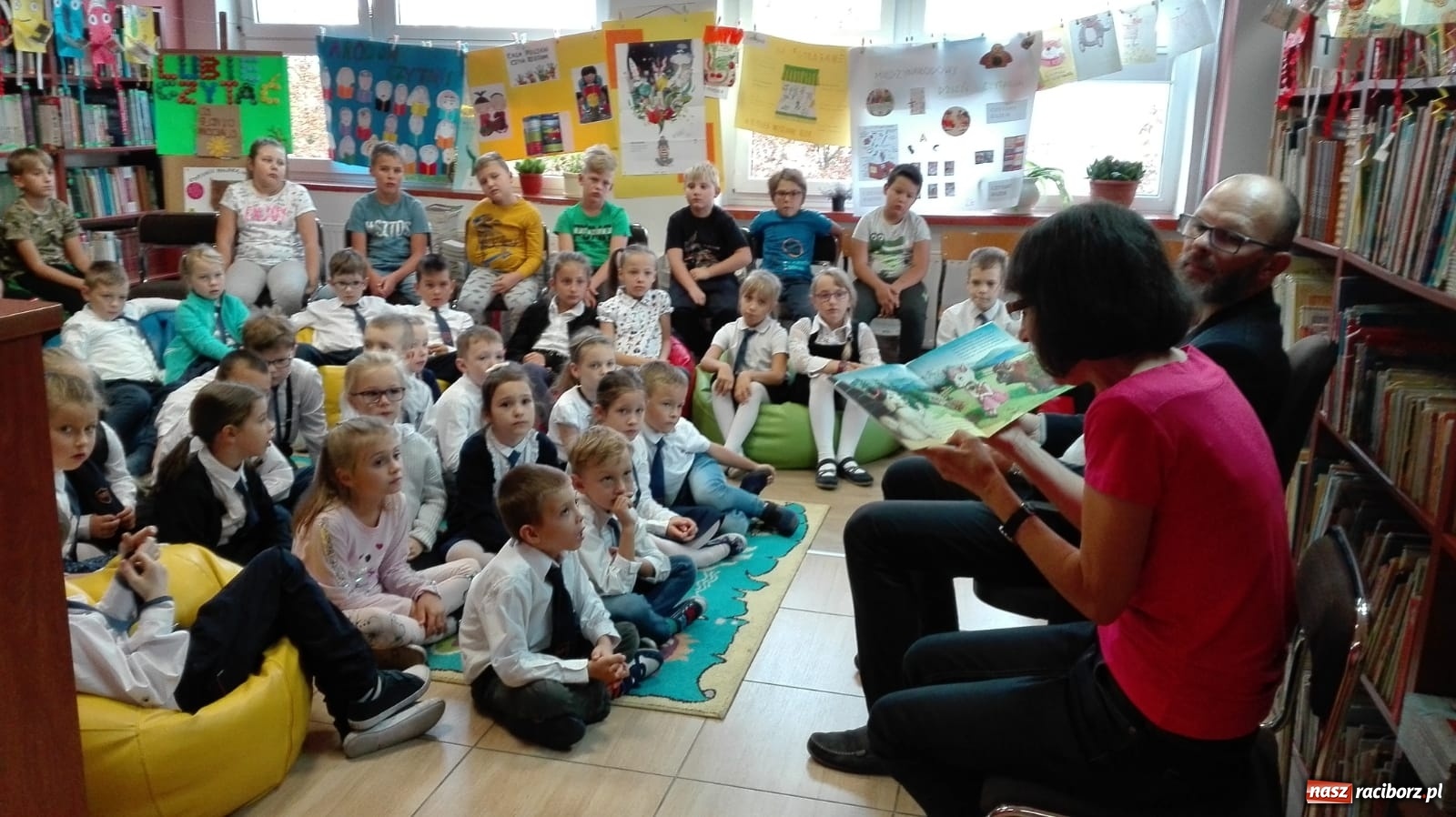 Zdjęcie w galerii na portalu naszraciborz.pl: Ogólnopolski Dzień Głośnego Czytania w SP 1  wiadomości z regionu