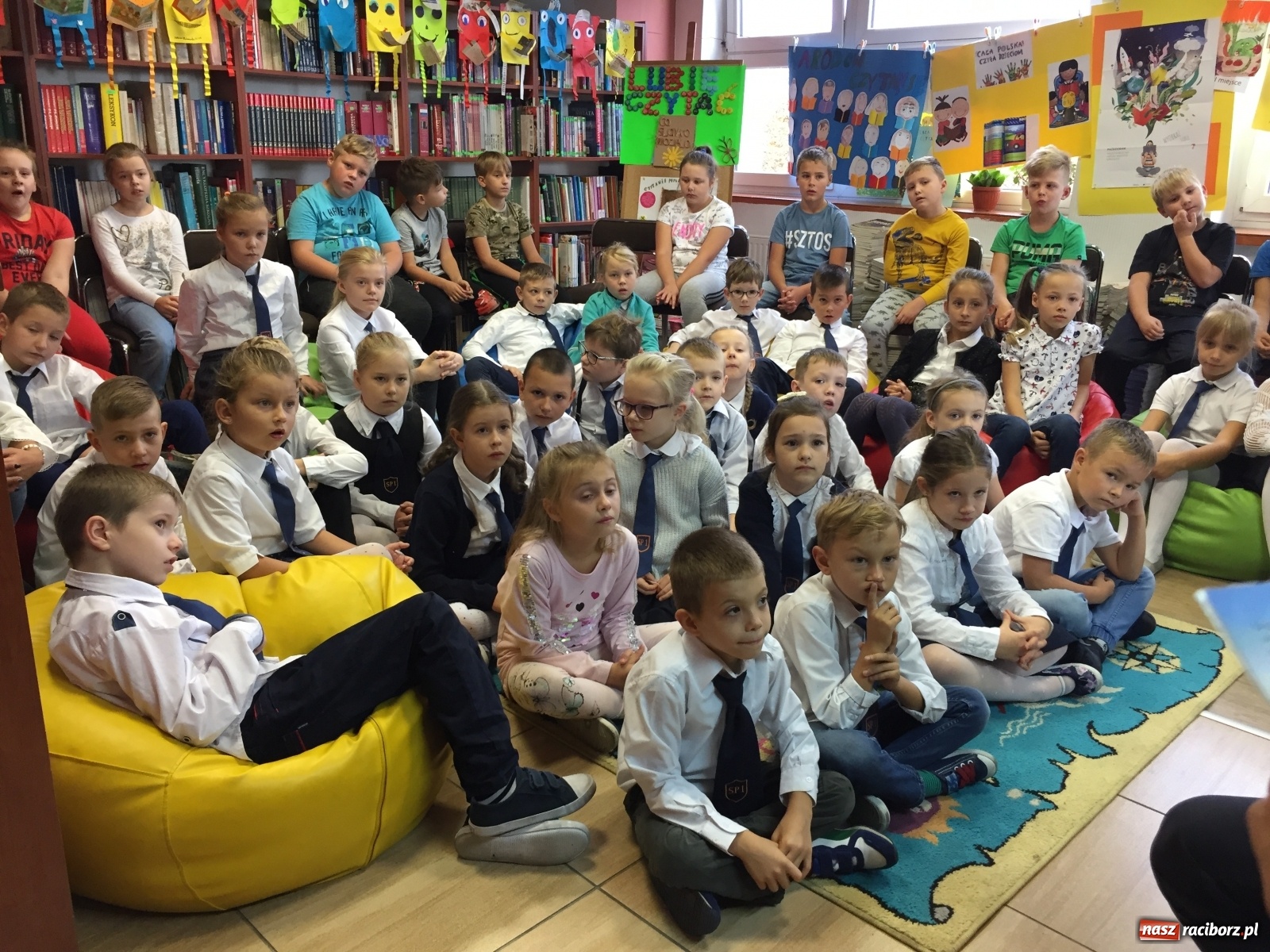 Zdjęcie w galerii na portalu naszraciborz.pl: Ogólnopolski Dzień Głośnego Czytania w SP 1  wiadomości z regionu