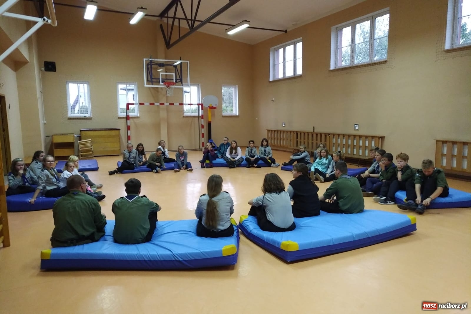 Zdjęcie w galerii na portalu naszraciborz.pl: Harcerski start. Skauci ziemi raciborskiej na jesiennym biwaku  wiadomości z regionu