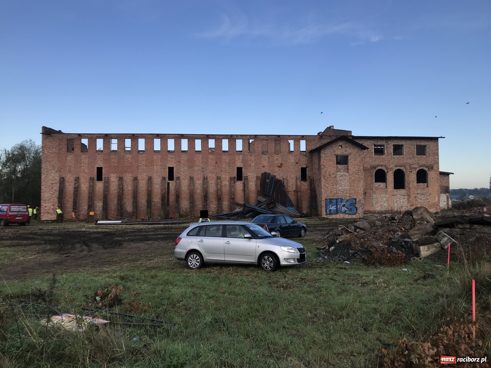 Zdjęcie w galerii na portalu naszraciborz.pl: Rozpoczęto wyburzanie starej cegielni na Ostrogu. Wiemy, co tu powstanie!  wiadomości z regionu