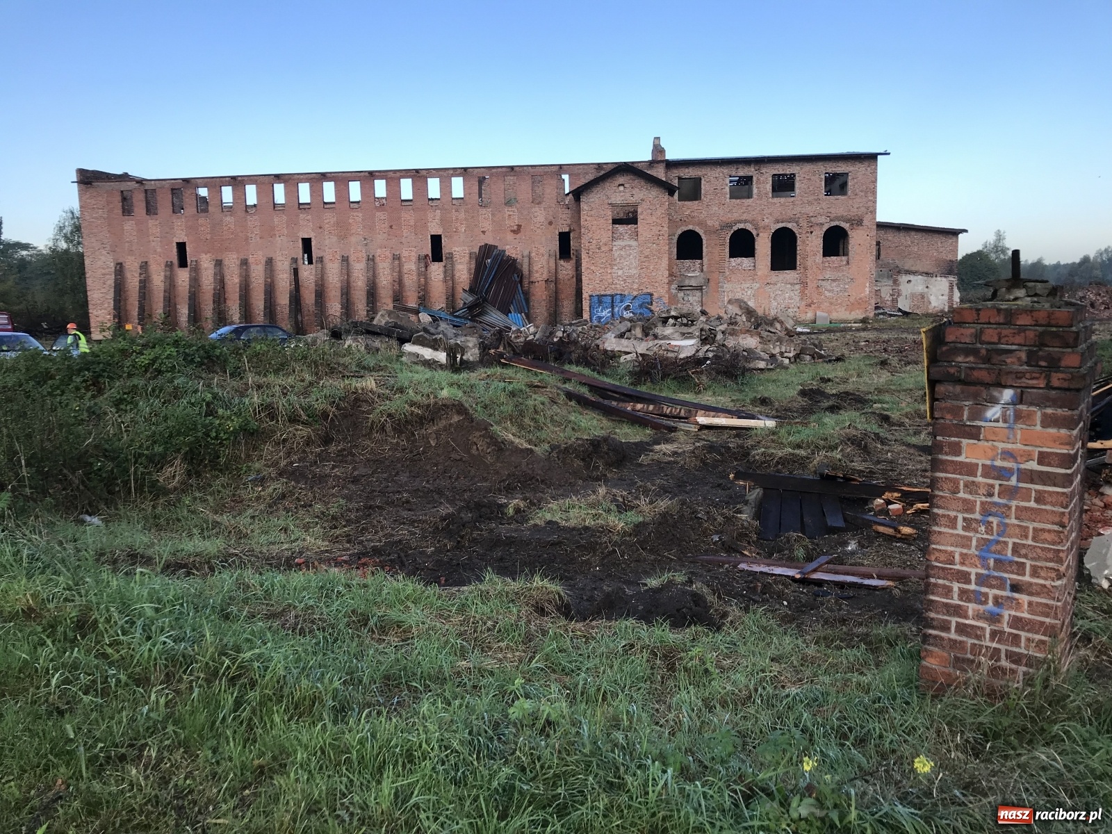 Zdjęcie w galerii na portalu naszraciborz.pl: Rozpoczęto wyburzanie starej cegielni na Ostrogu. Wiemy, co tu powstanie!  wiadomości z regionu