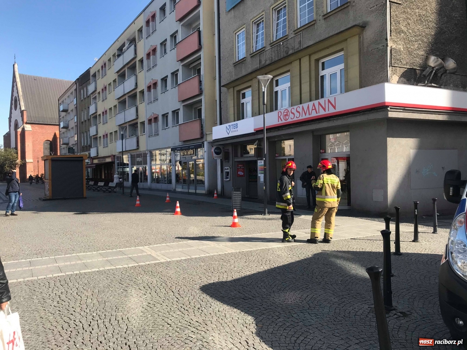 Zdjęcie w galerii na portalu naszraciborz.pl: Strażacy interweniowali w szkole przy Rynku. Uczeń rozpylił gaz pieprzowy wiadomości z regionu