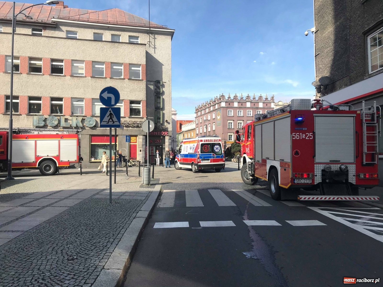 Zdjęcie w galerii na portalu naszraciborz.pl: Strażacy interweniowali w szkole przy Rynku. Uczeń rozpylił gaz pieprzowy wiadomości z regionu