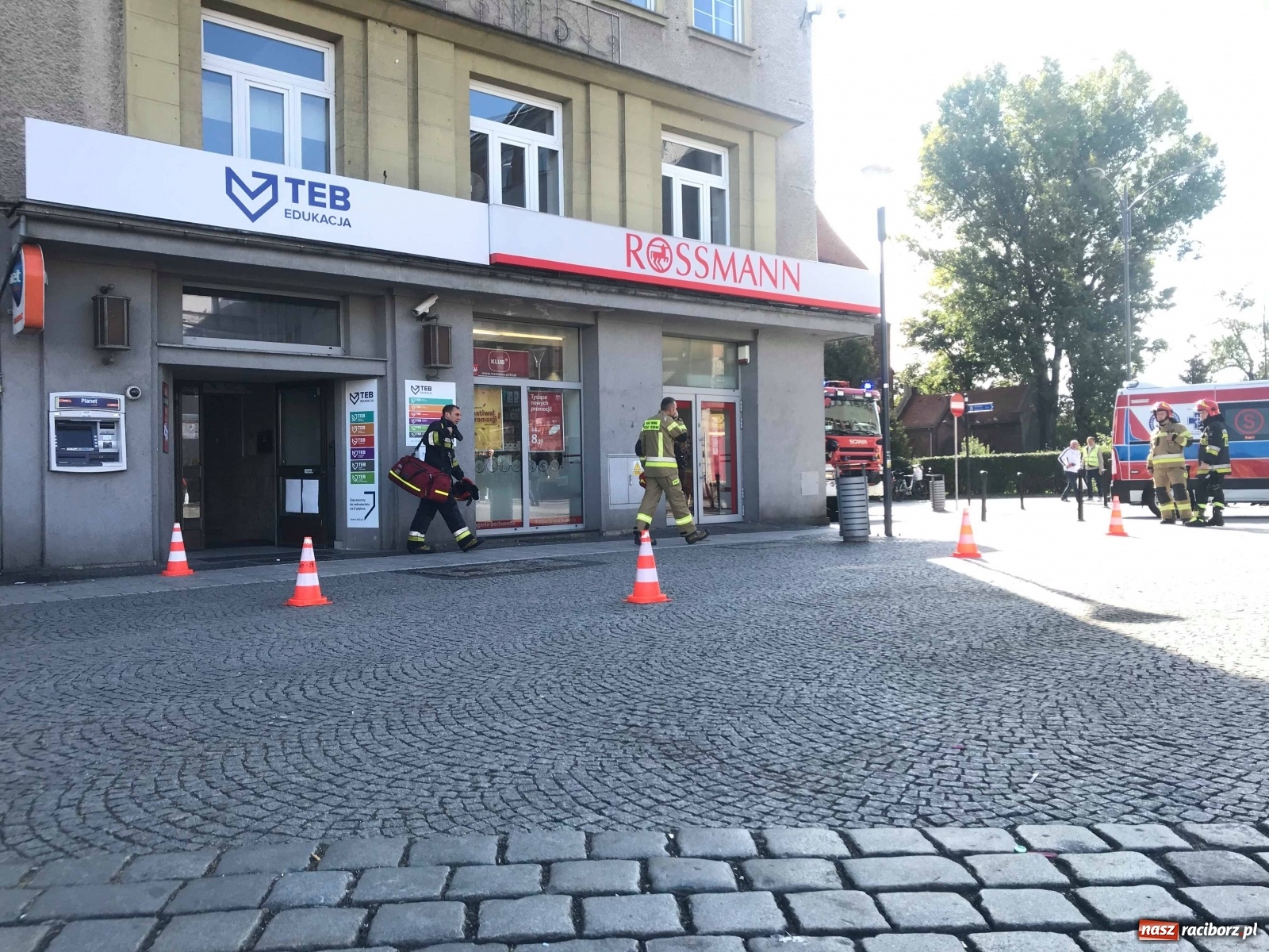 Zdjęcie w galerii na portalu naszraciborz.pl: Strażacy interweniowali w szkole przy Rynku. Uczeń rozpylił gaz pieprzowy wiadomości z regionu