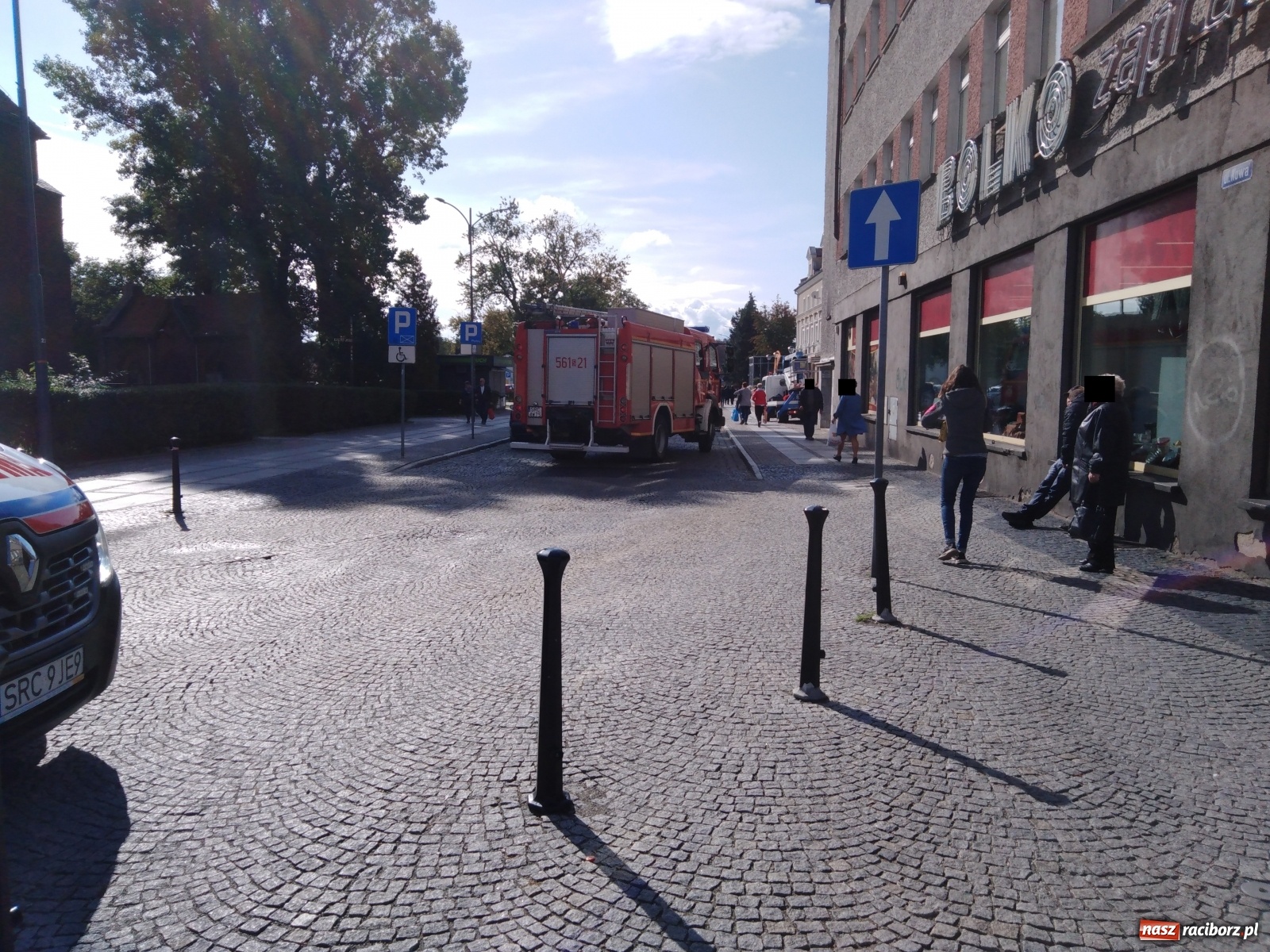 Zdjęcie w galerii na portalu naszraciborz.pl: Strażacy interweniowali w szkole przy Rynku. Uczeń rozpylił gaz pieprzowy wiadomości z regionu