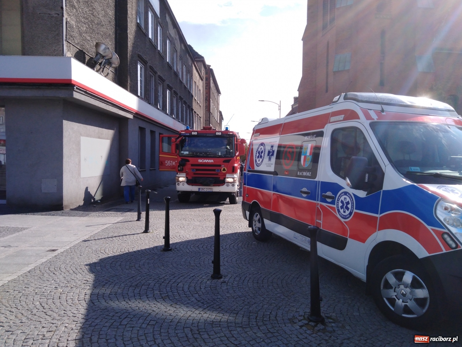 Zdjęcie w galerii na portalu naszraciborz.pl: Strażacy interweniowali w szkole przy Rynku. Uczeń rozpylił gaz pieprzowy wiadomości z regionu