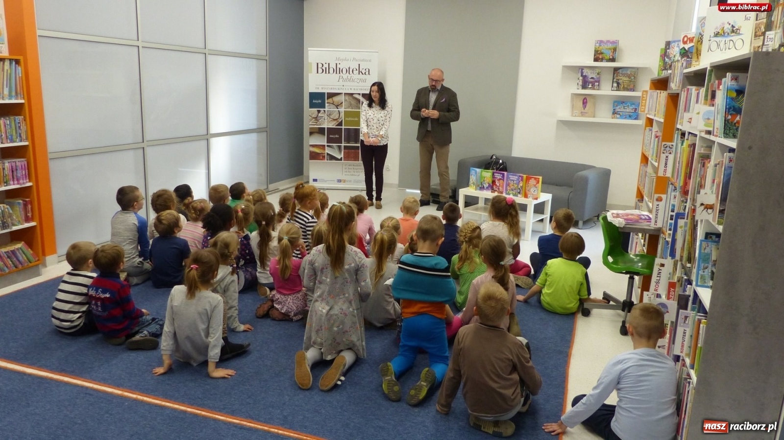 Zdjęcie w galerii na portalu naszraciborz.pl: Cukierku, Ty łobuzie! – Waldemar Cichoń gościł w raciborskiej bibliotece  wiadomości z regionu
