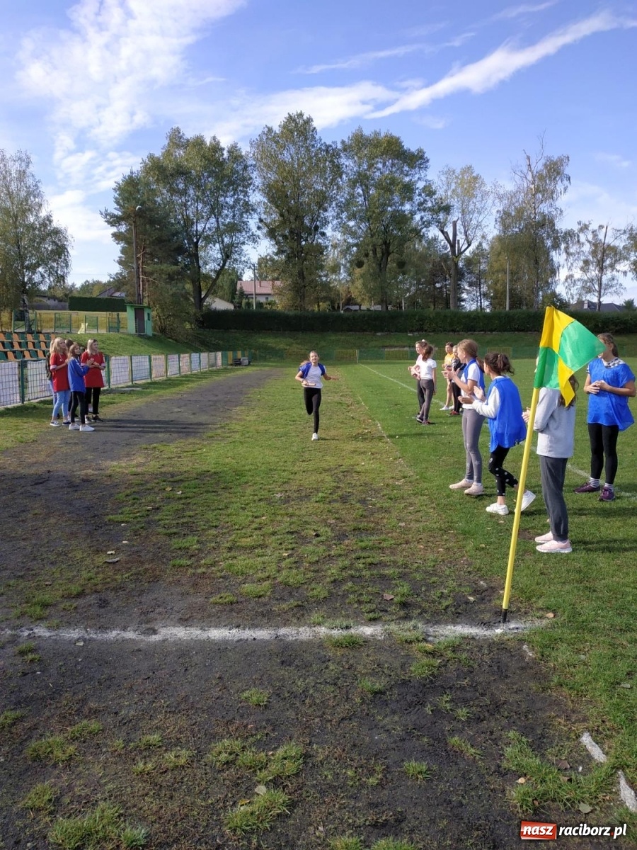 Zdjęcie w galerii na portalu naszraciborz.pl: Uczniowie z gminy Kuźnia Raciborska zmagali się na przełajach  wiadomości z regionu