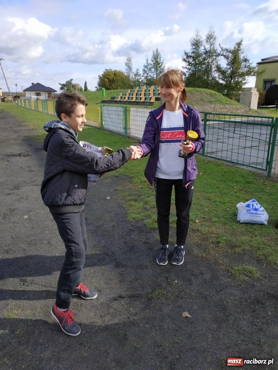 Zdjęcie w galerii na portalu naszraciborz.pl: Uczniowie z gminy Kuźnia Raciborska zmagali się na przełajach  wiadomości z regionu