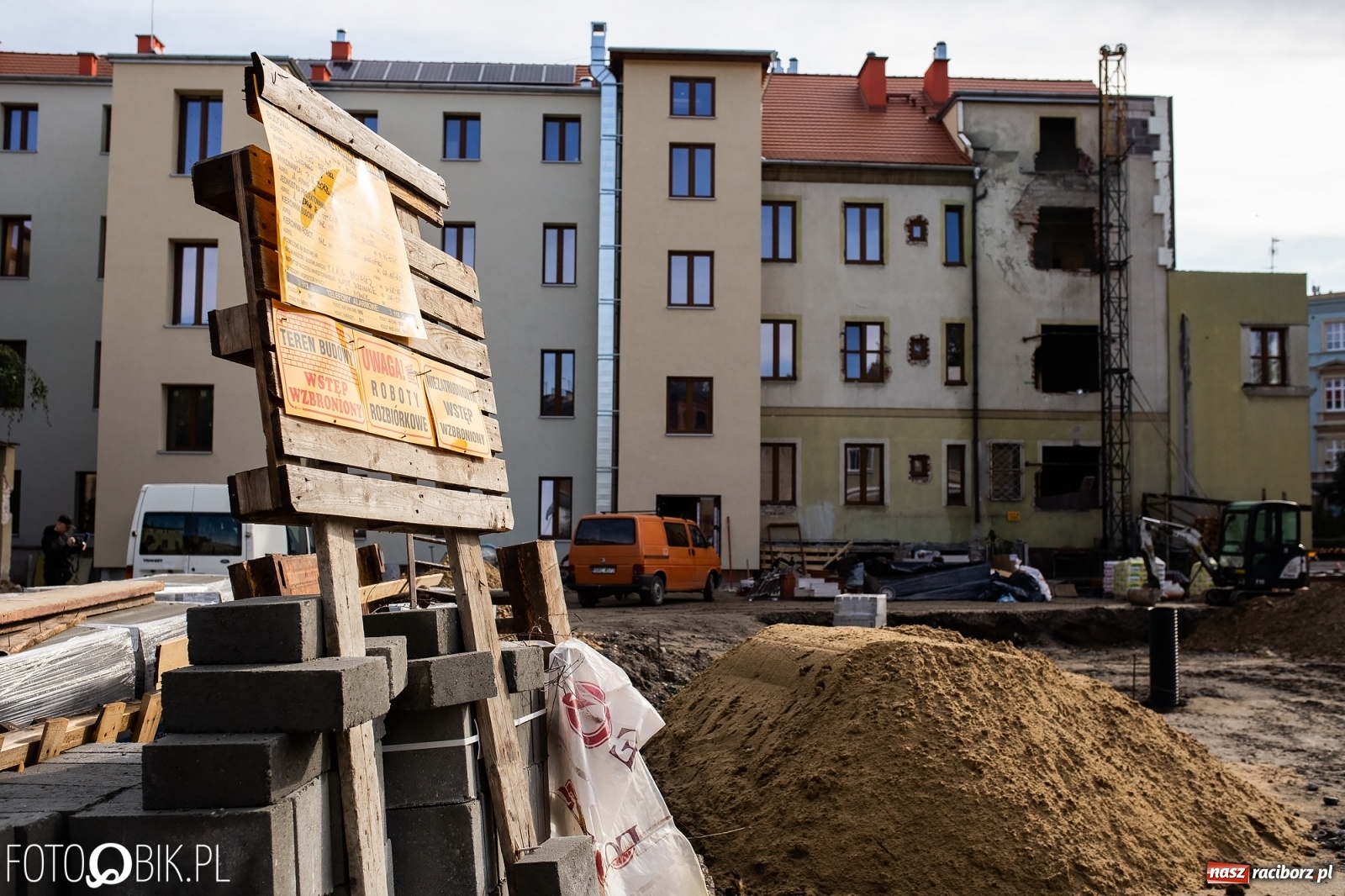 Zdjęcie w galerii na portalu naszraciborz.pl: Mieszkania wspomagane w miejsce komendy. Roboty na finiszu [FOTO i WIDEO] wiadomości z regionu