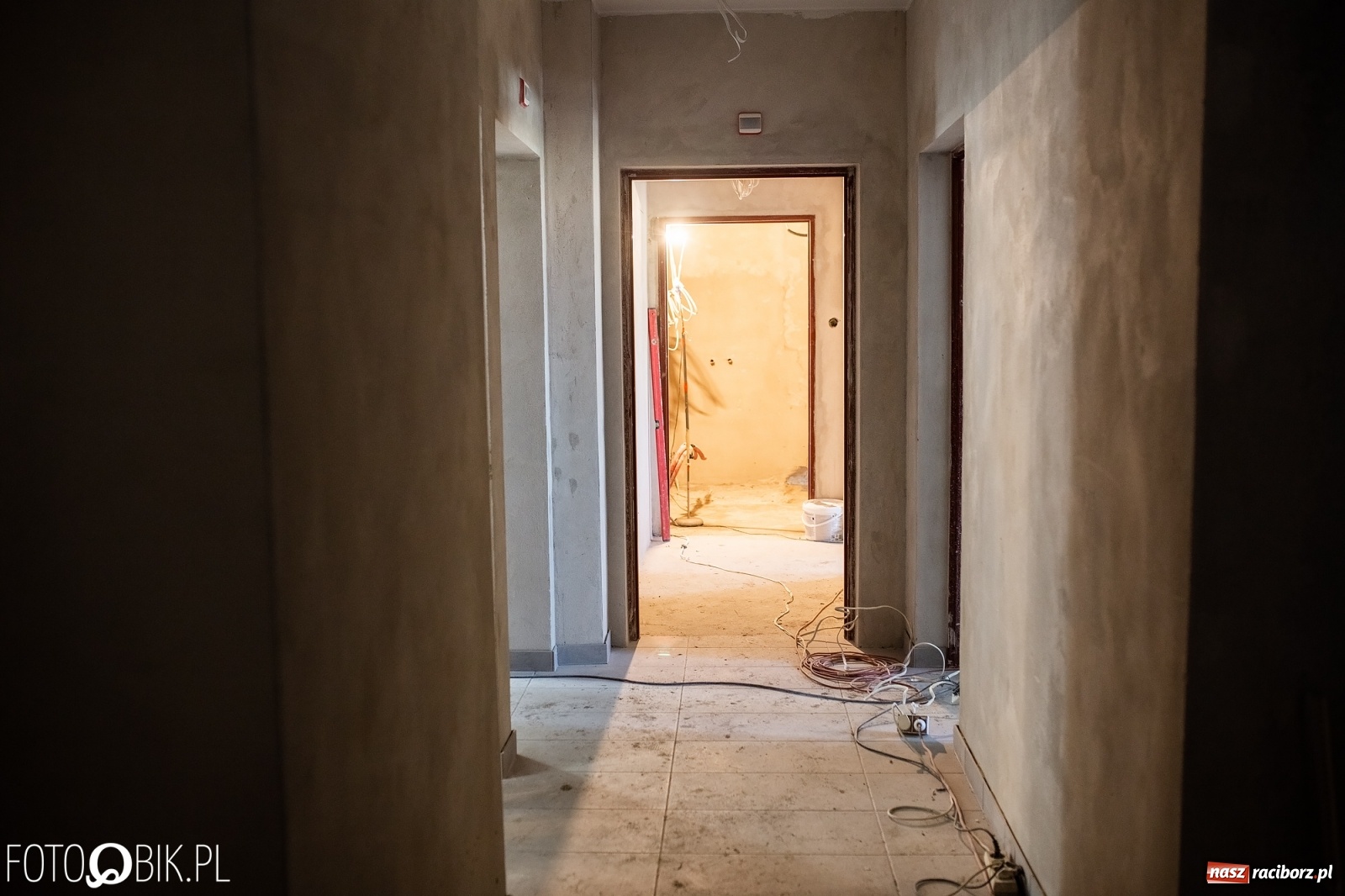 Zdjęcie w galerii na portalu naszraciborz.pl: Mieszkania wspomagane w miejsce komendy. Roboty na finiszu [FOTO i WIDEO] wiadomości z regionu