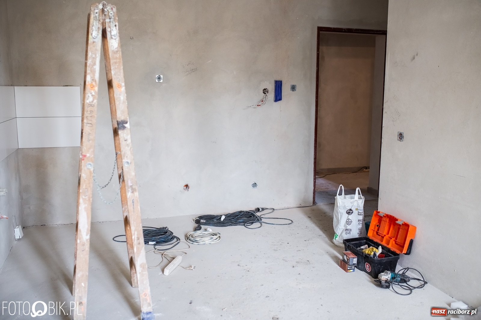 Zdjęcie w galerii na portalu naszraciborz.pl: Mieszkania wspomagane w miejsce komendy. Roboty na finiszu [FOTO i WIDEO] wiadomości z regionu