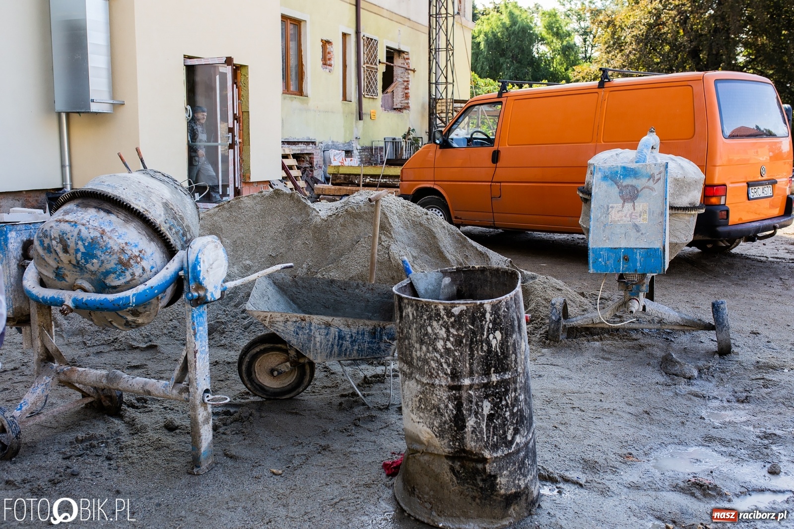 Zdjęcie w galerii na portalu naszraciborz.pl: Mieszkania wspomagane w miejsce komendy. Roboty na finiszu [FOTO i WIDEO] wiadomości z regionu