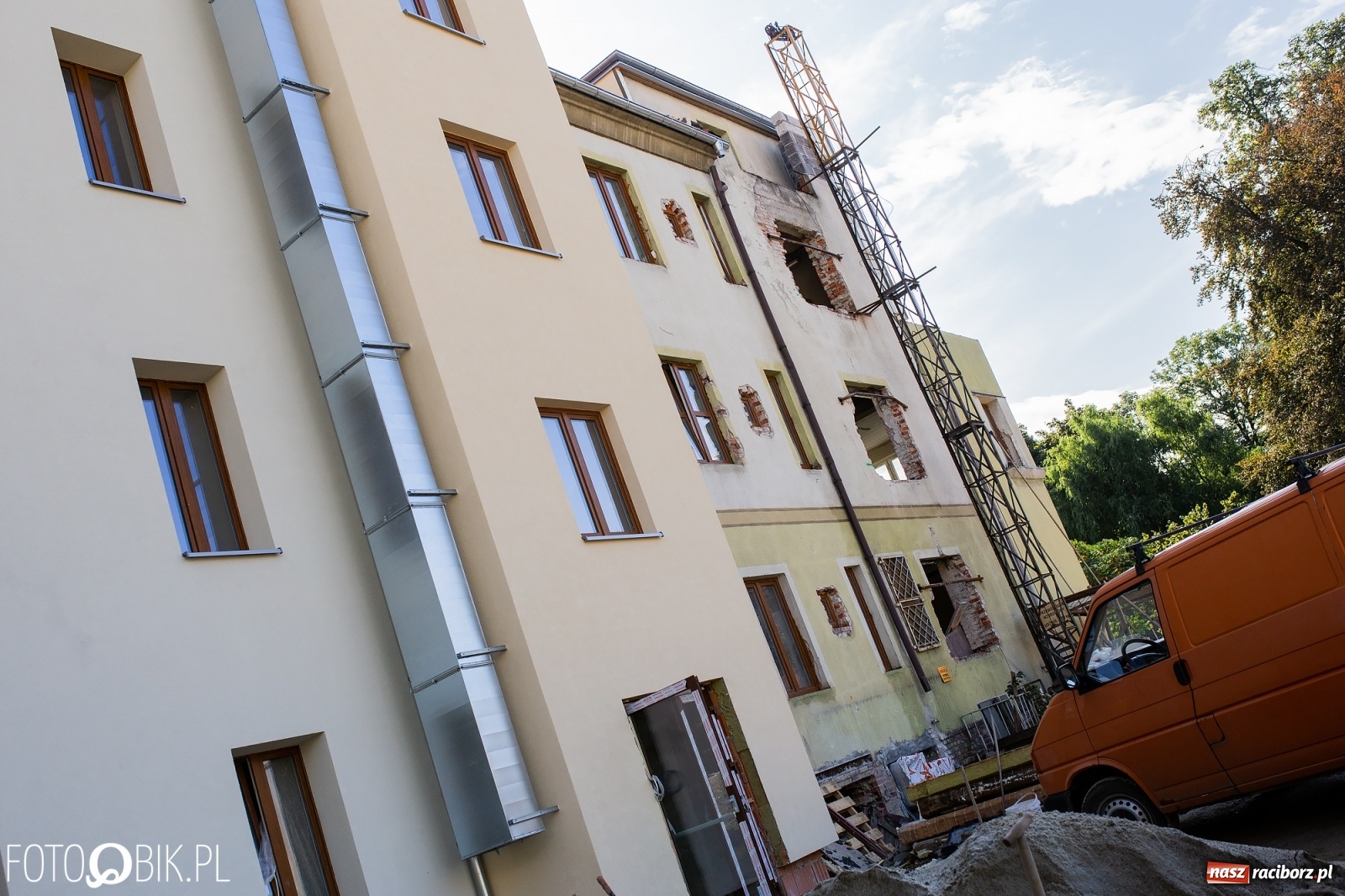 Zdjęcie w galerii na portalu naszraciborz.pl: Mieszkania wspomagane w miejsce komendy. Roboty na finiszu [FOTO i WIDEO] wiadomości z regionu