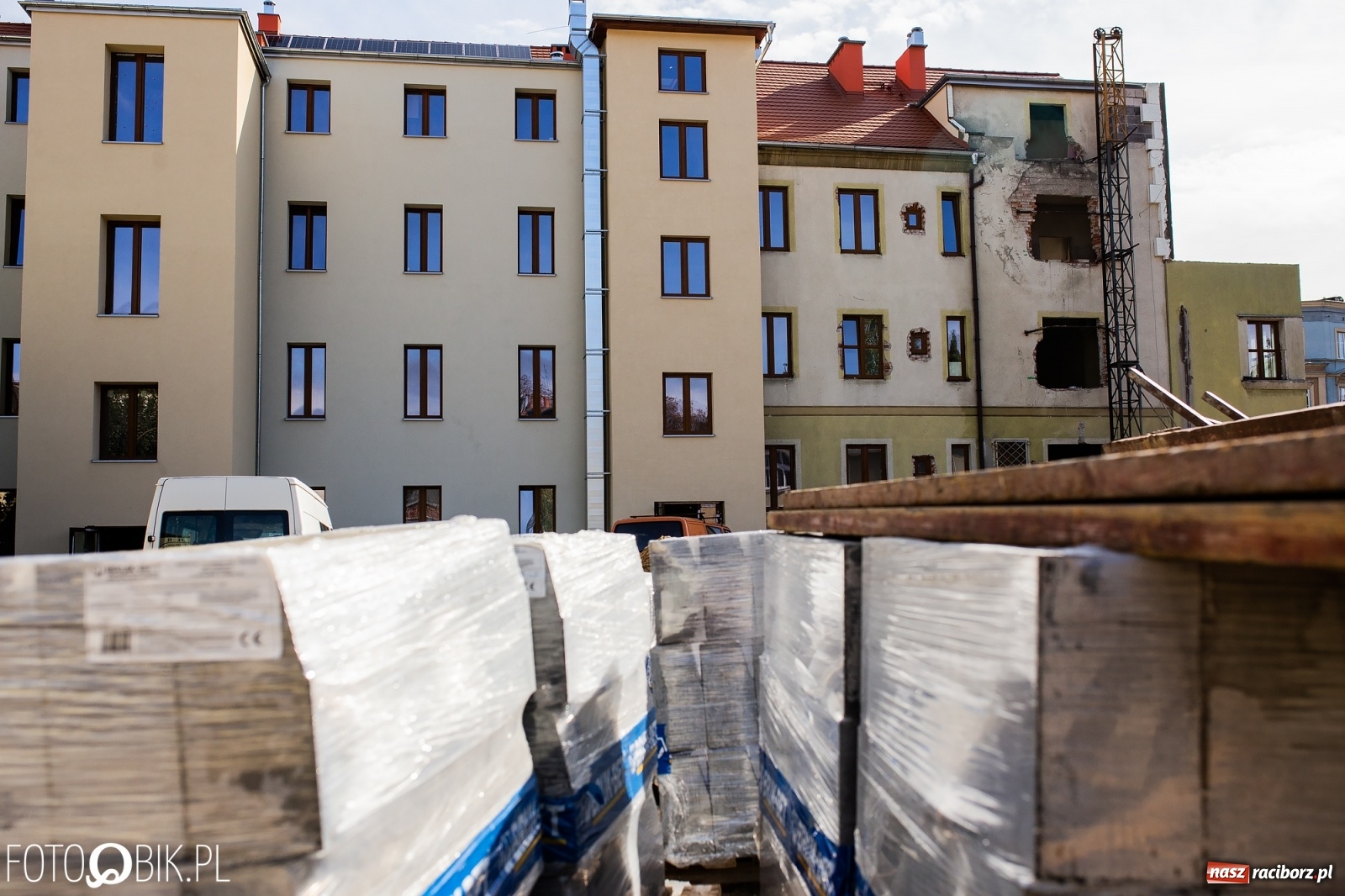 Zdjęcie w galerii na portalu naszraciborz.pl: Mieszkania wspomagane w miejsce komendy. Roboty na finiszu [FOTO i WIDEO] wiadomości z regionu