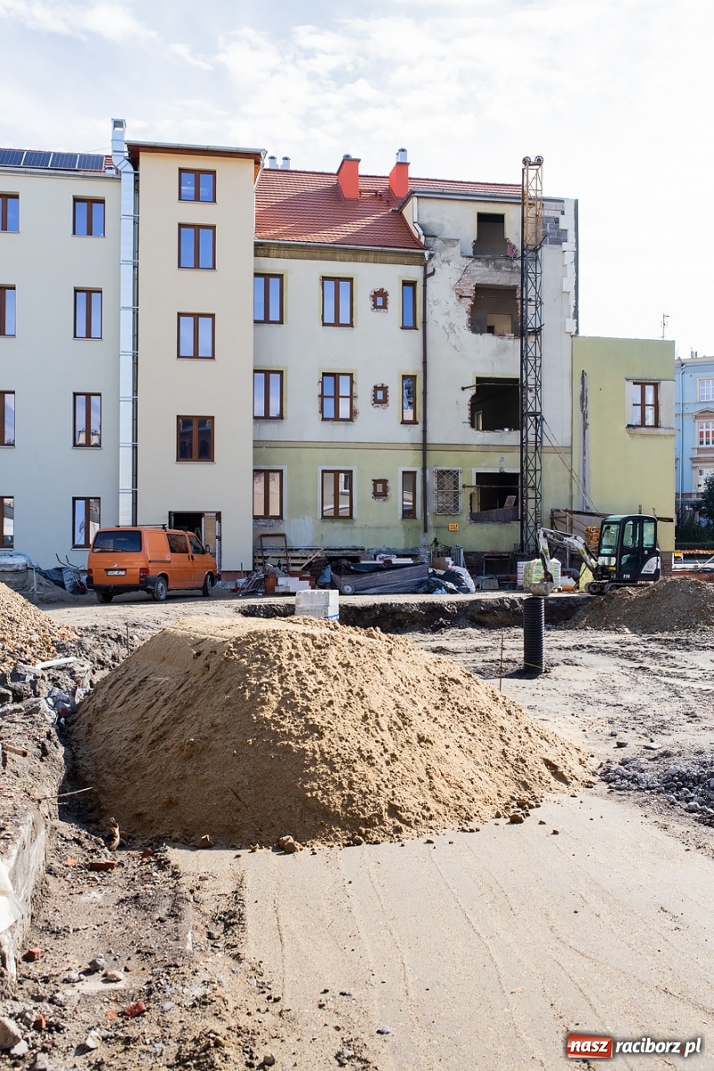 Zdjęcie w galerii na portalu naszraciborz.pl: Mieszkania wspomagane w miejsce komendy. Roboty na finiszu [FOTO i WIDEO] wiadomości z regionu